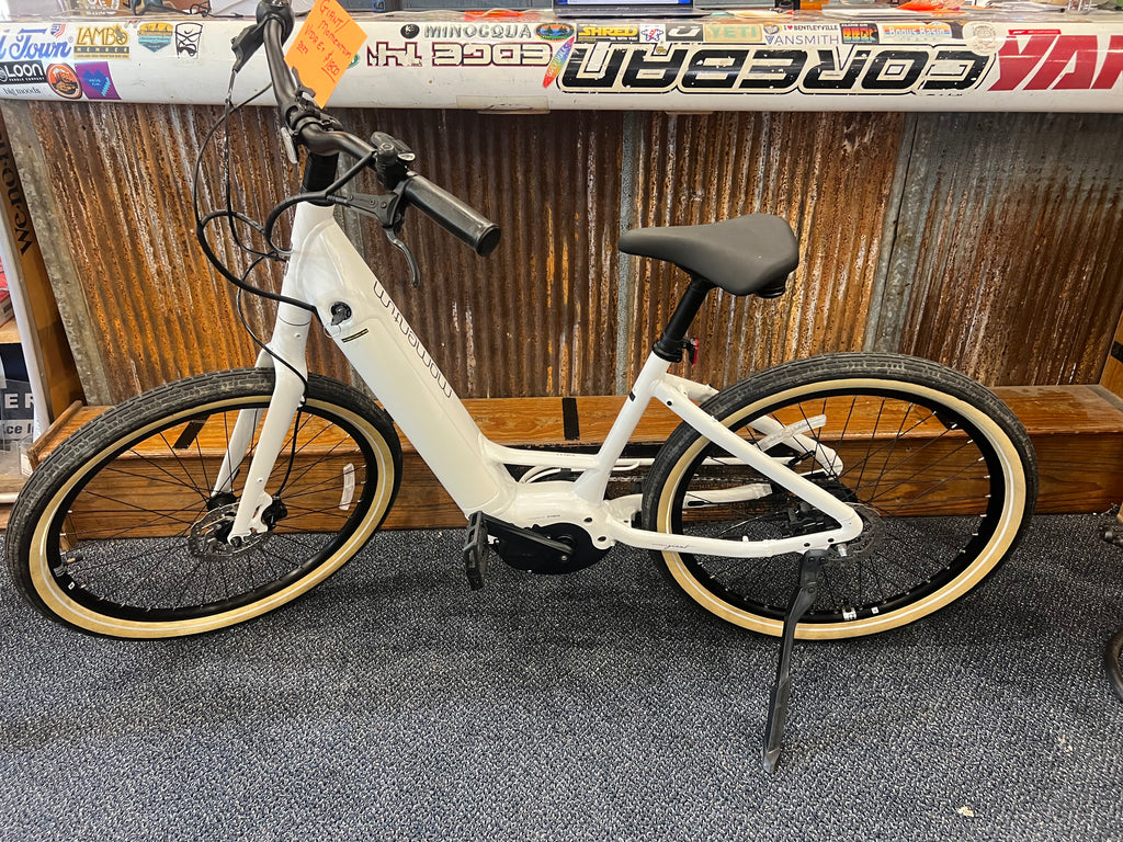giant vida bicycle 2022 Giant Momentum Vida E+